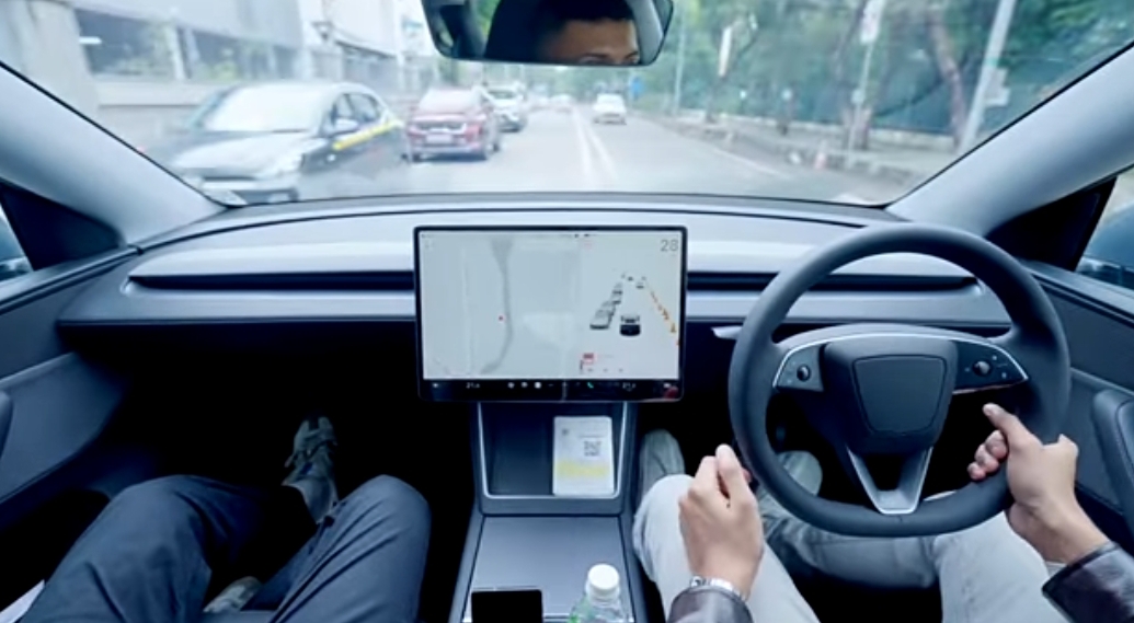 चीन में लॉन्च हुआ - Tesla Model Y L